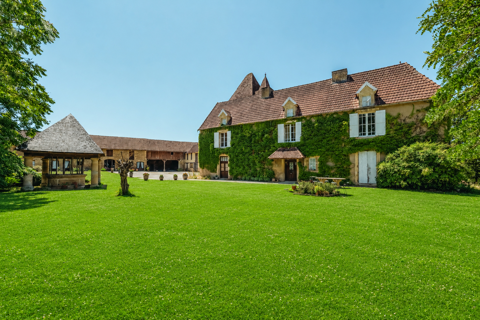 Demeure de prestige Marcillac Saint Quentin 19 pièces 585 m2