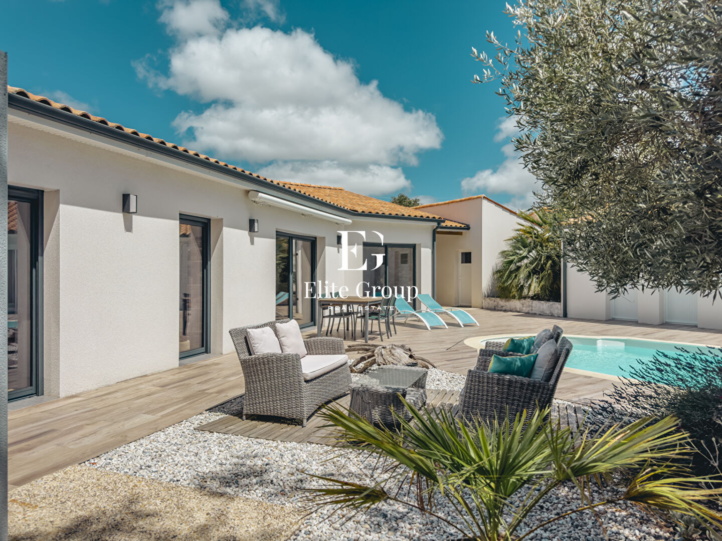 Image de l'annonce A VENDRE MAGNIFIQUE MAISON PROCHE ROYAN - 145 M2 - 6 PIÈCES