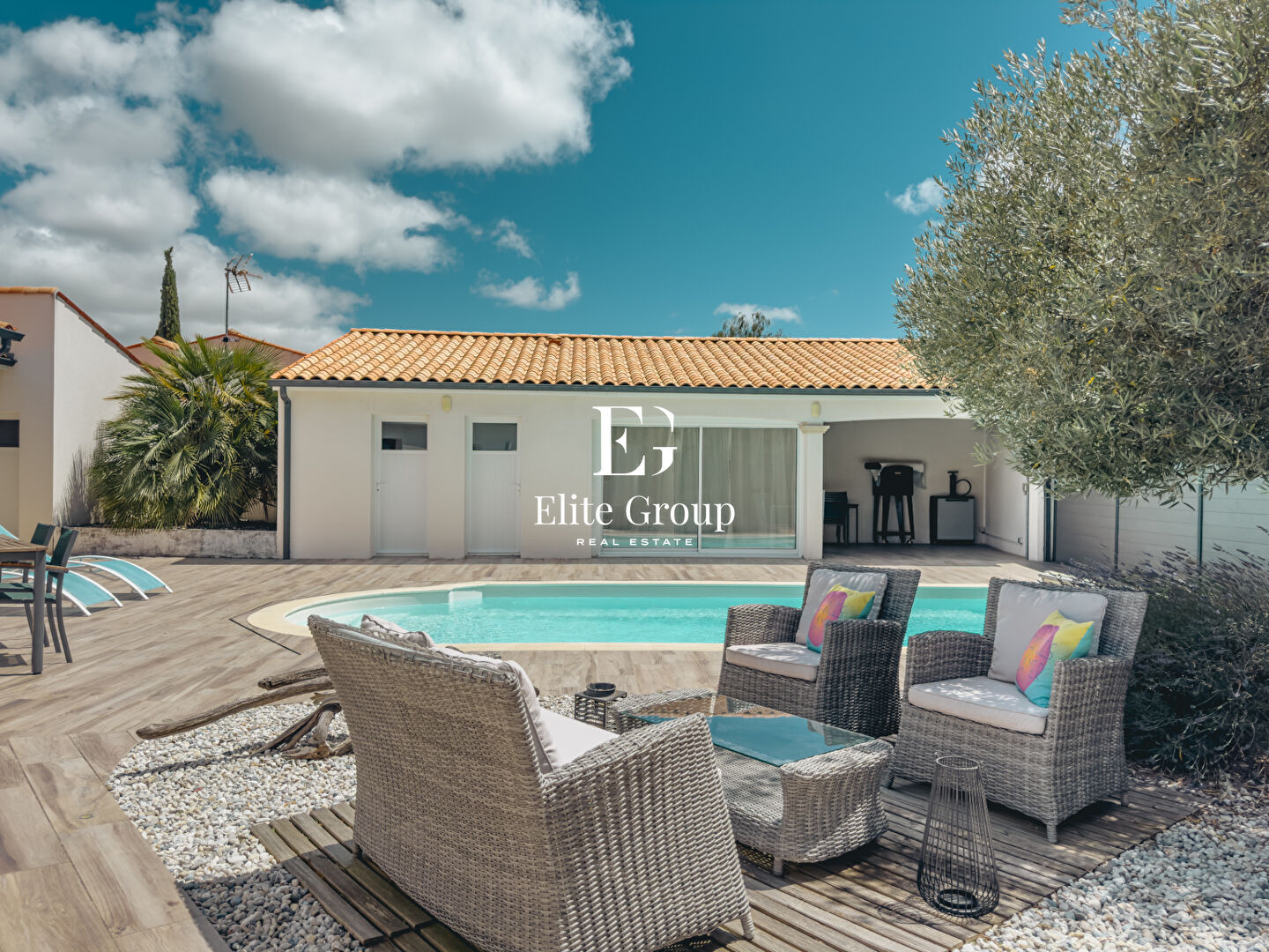 A VENDRE MAGNIFIQUE MAISON PROCHE ROYAN - 145 M2 - 6 PIÈCES