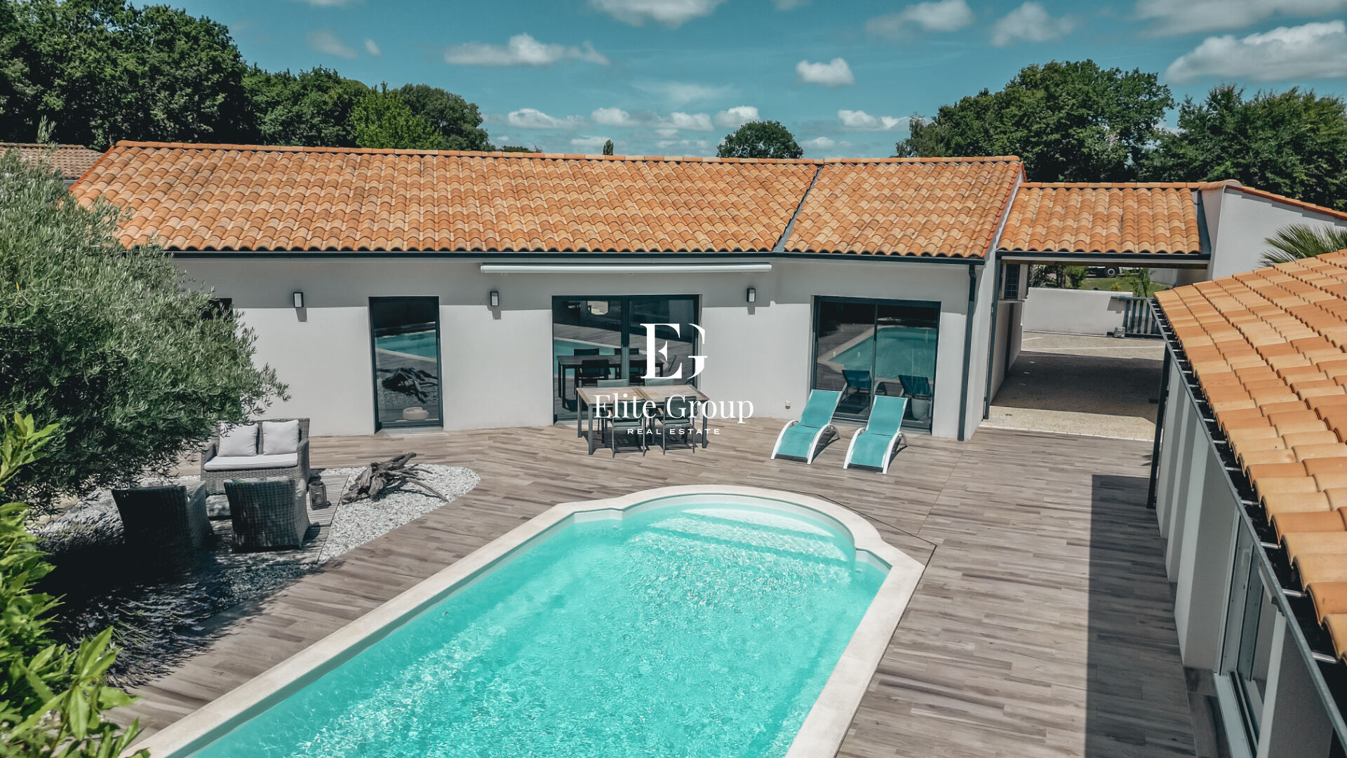A VENDRE MAGNIFIQUE MAISON PROCHE ROYAN - 145 M2 - 6 PIÈCES