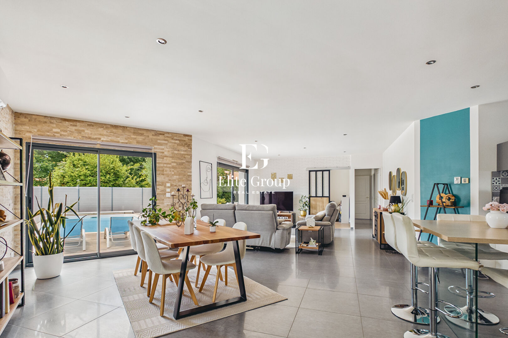 A VENDRE MAGNIFIQUE MAISON PROCHE ROYAN - 145 M2 - 6 PIÈCES