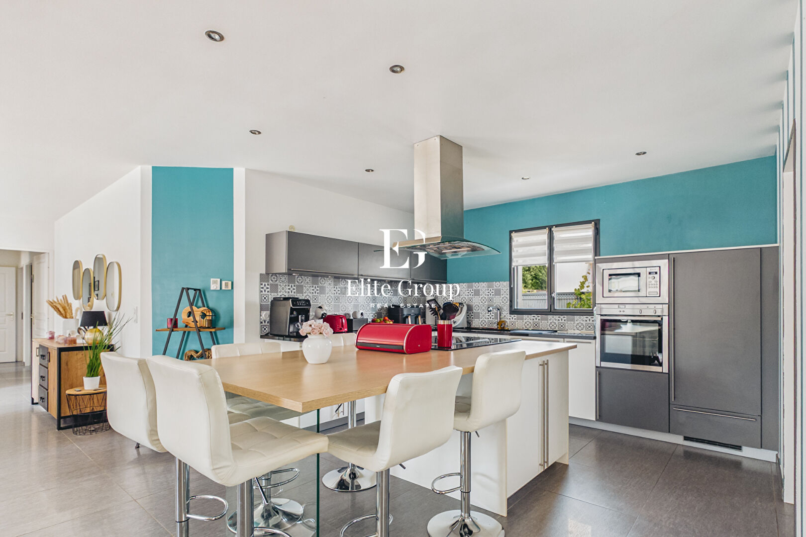 A VENDRE MAGNIFIQUE MAISON PROCHE ROYAN - 145 M2 - 6 PIÈCES