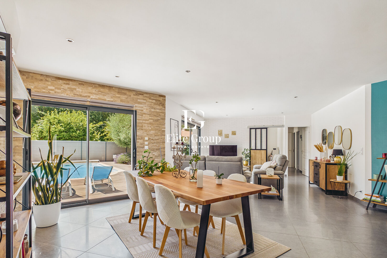 A VENDRE MAGNIFIQUE MAISON PROCHE ROYAN - 145 M2 - 6 PIÈCES