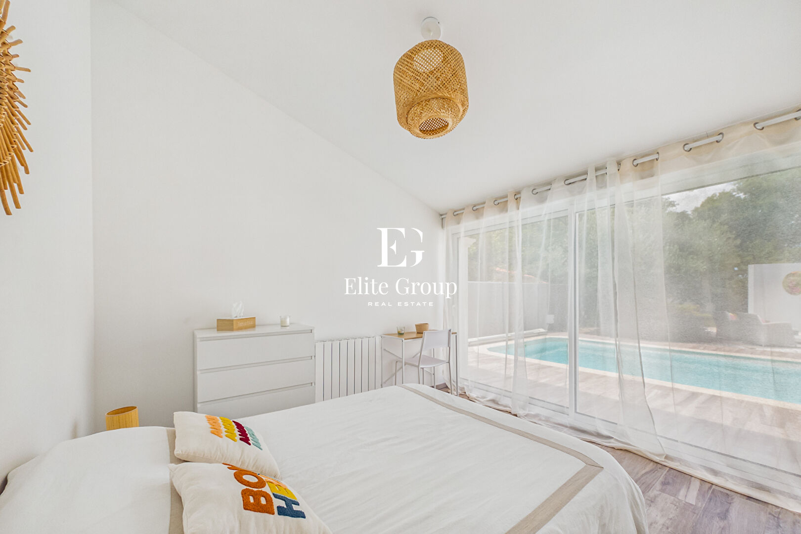 A VENDRE MAGNIFIQUE MAISON PROCHE ROYAN - 145 M2 - 6 PIÈCES
