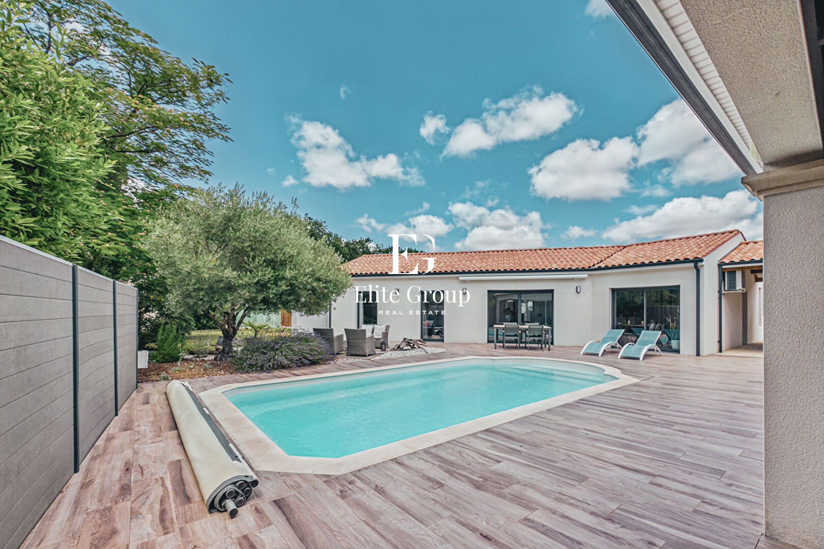 A VENDRE MAGNIFIQUE MAISON PROCHE ROYAN - 145 M2 - 6 PIÈCES