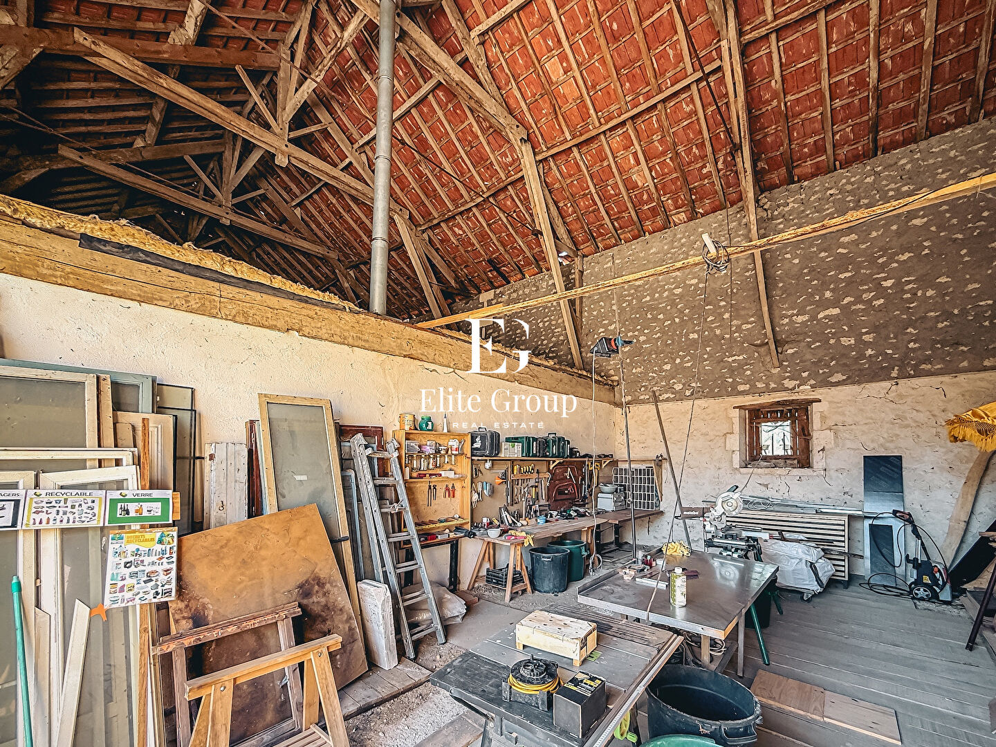 A VENDRE - GRANGE A RENOVER - GENAC-BIGNAC - 300M2
