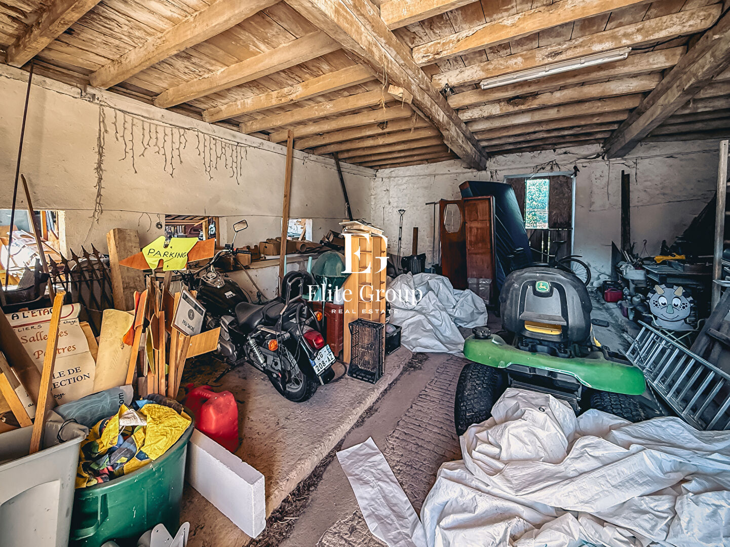 A VENDRE - GRANGE A RENOVER - GENAC-BIGNAC - 300M2