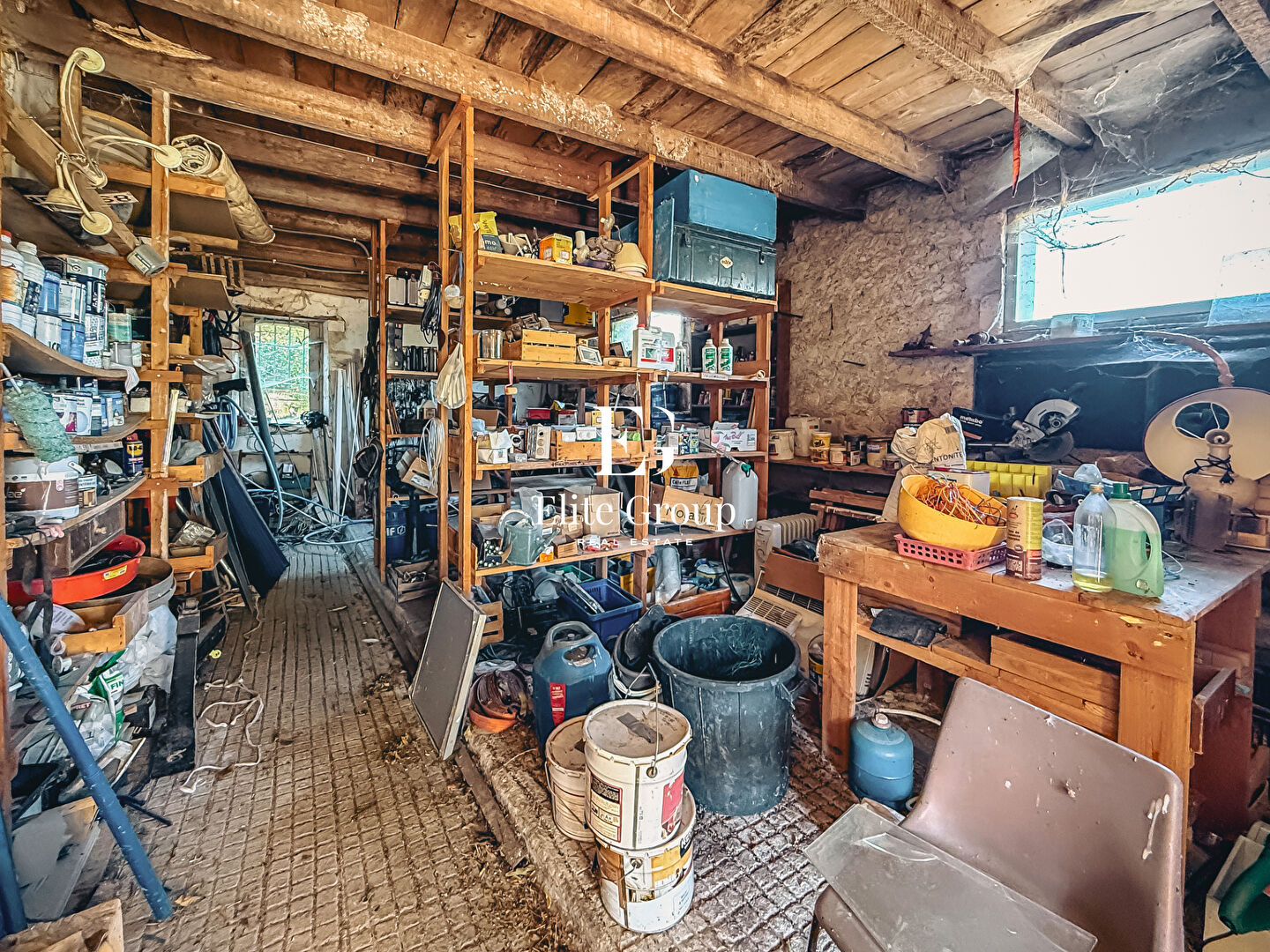 A VENDRE - GRANGE A RENOVER - GENAC-BIGNAC - 300M2