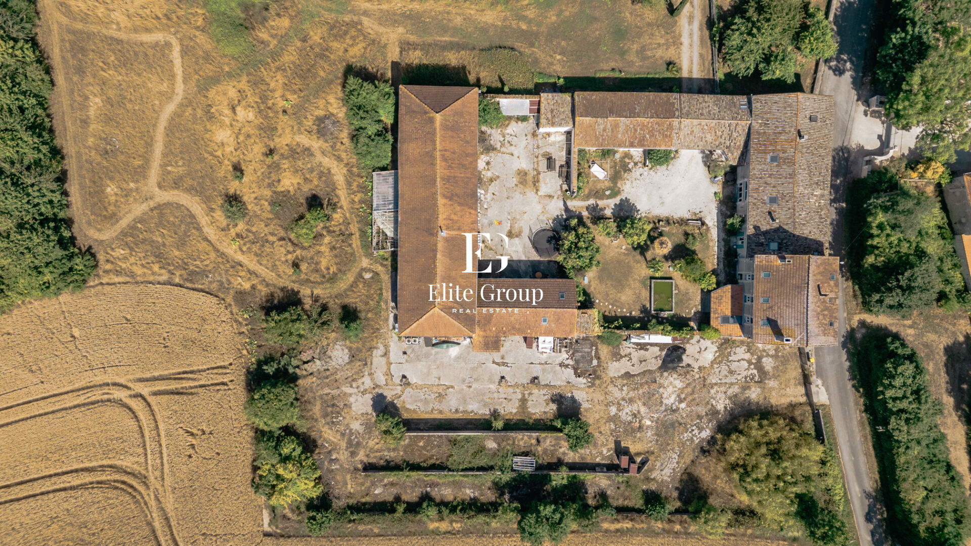 A VENDRE - GRANGE A RENOVER - GENAC-BIGNAC - 300M2