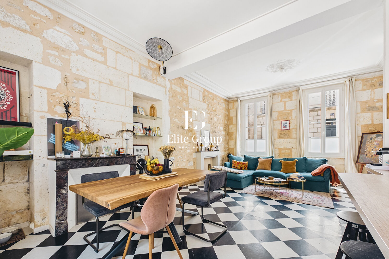 A VENDRE - ELEGANTE MAISON DE VILLE AVEC JARDIN - AU COEUR D'ANGOULEME - 4 PIECES - 110M2