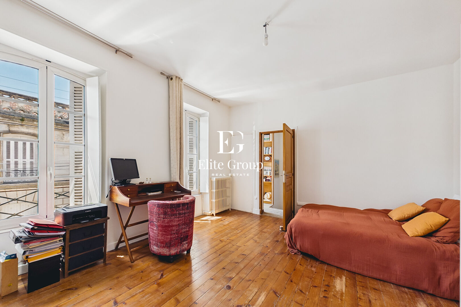 A VENDRE - ELEGANTE MAISON DE VILLE AVEC JARDIN - AU COEUR D'ANGOULEME - 4 PIECES - 110M2