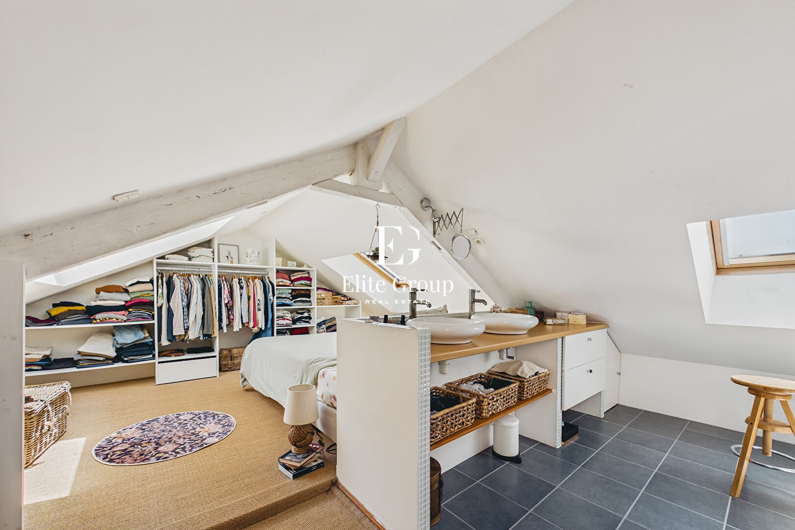 A VENDRE - ELEGANTE MAISON DE VILLE AVEC JARDIN - AU COEUR D'ANGOULEME - 4 PIECES - 110M2