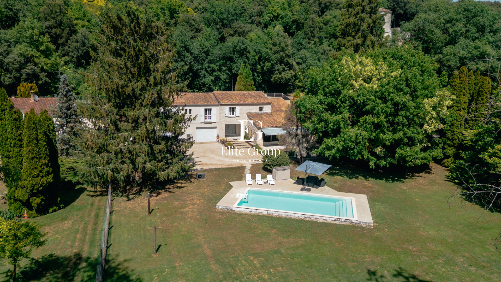SUPERBE DEMEURE EN PIERRE SUR PUYMOYEN