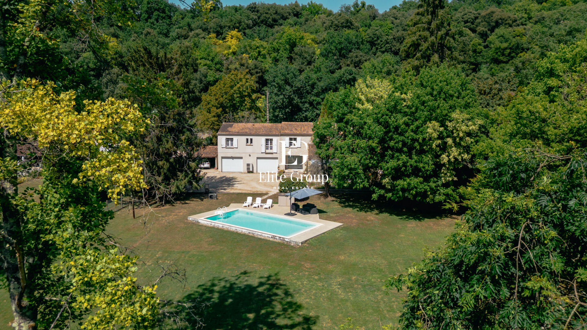 SUPERBE DEMEURE EN PIERRE SUR PUYMOYEN