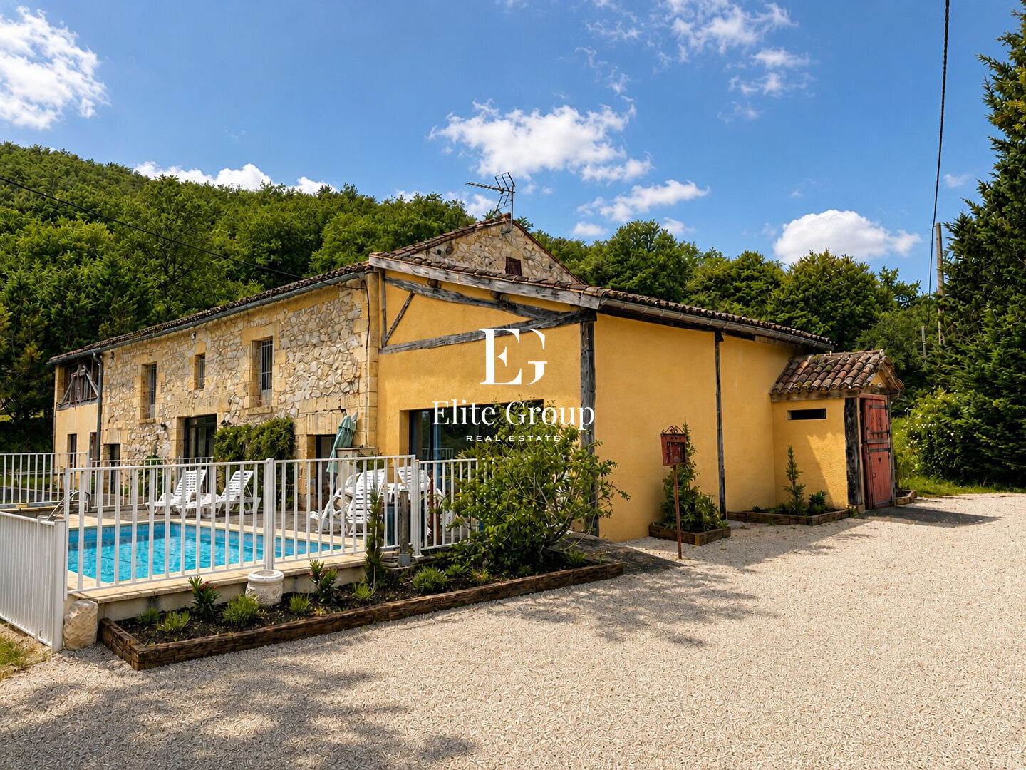 Image de l'annonce À VENDRE Maison Saint Cyprien 11 pièces 355 m² avec piscine