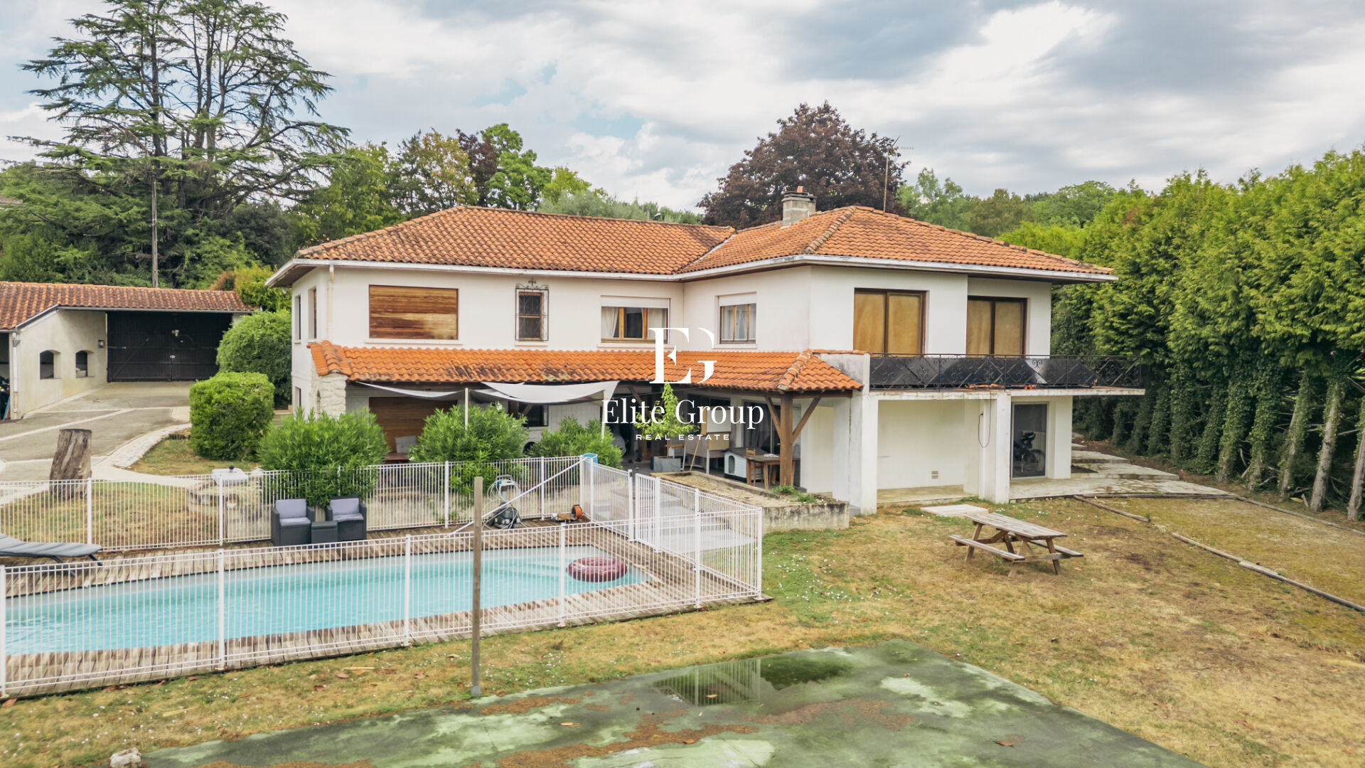 À VENDRE MAISON 8 PIECES 340 M² LINARS
