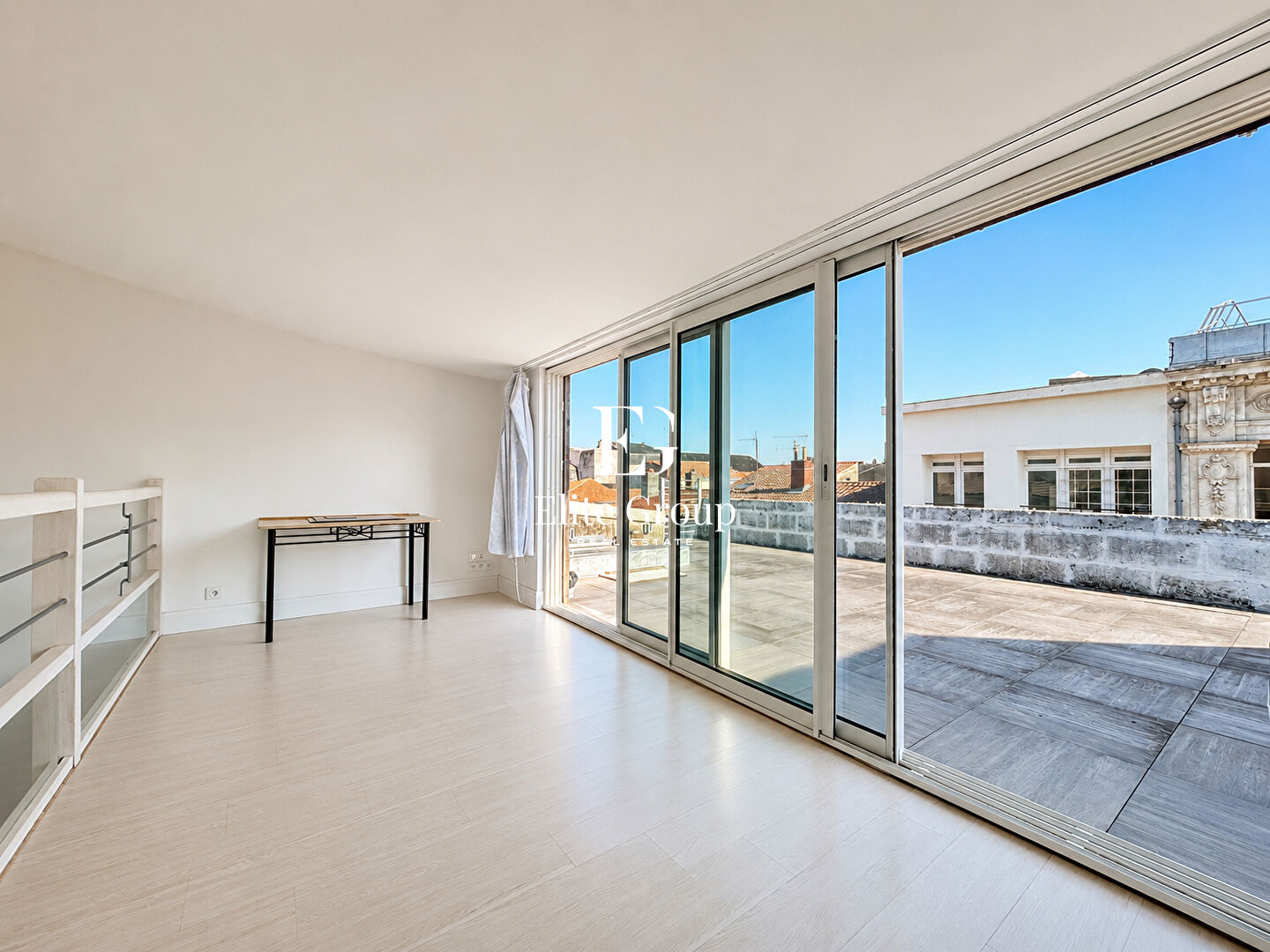 Élégant appartement esprit maison de ville avec terrasse sur les toits