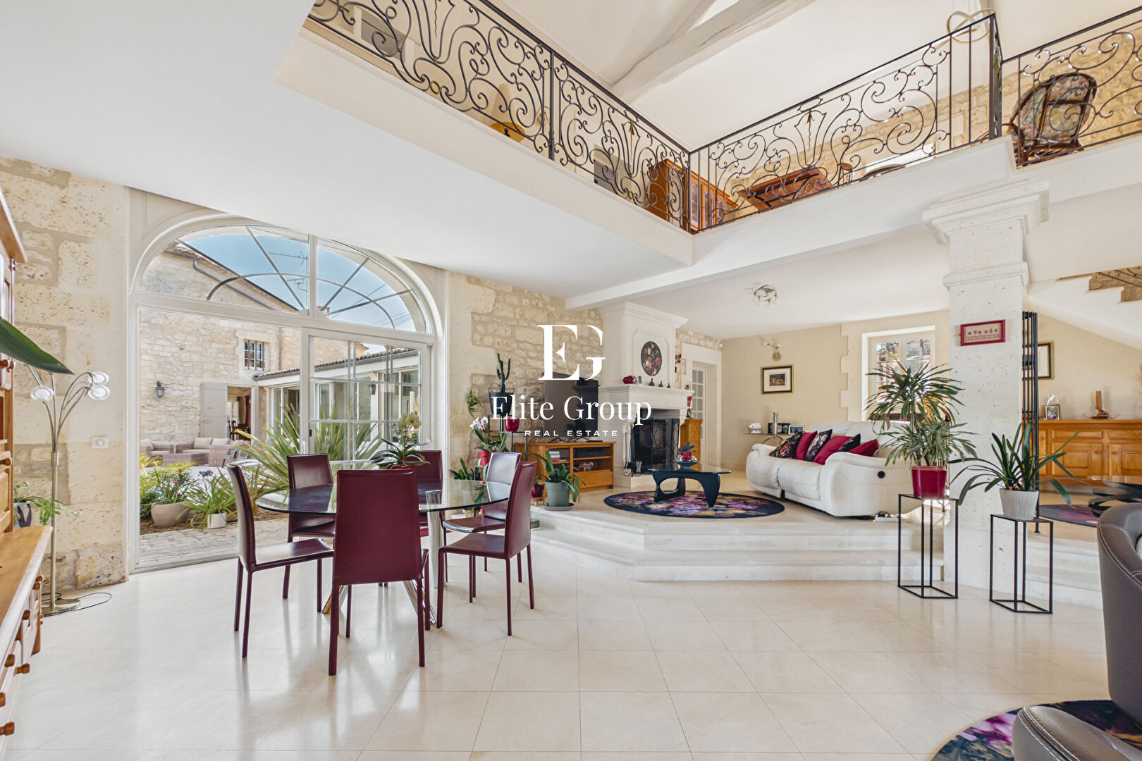 MAGNIFIQUE MAISON CHARENTAISE AUX PORTES D'ANGOULEME
