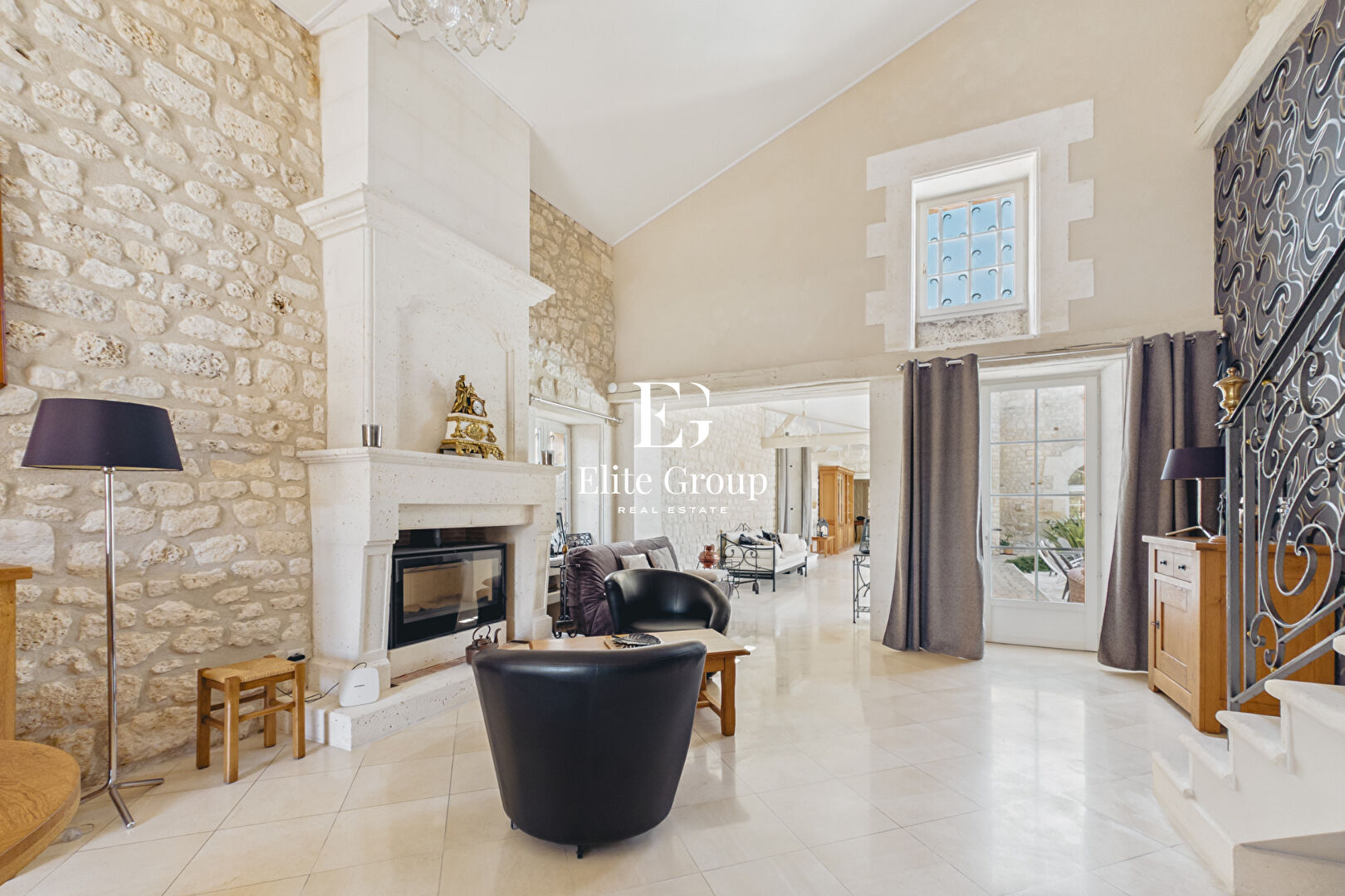 MAGNIFIQUE MAISON CHARENTAISE AUX PORTES D'ANGOULEME
