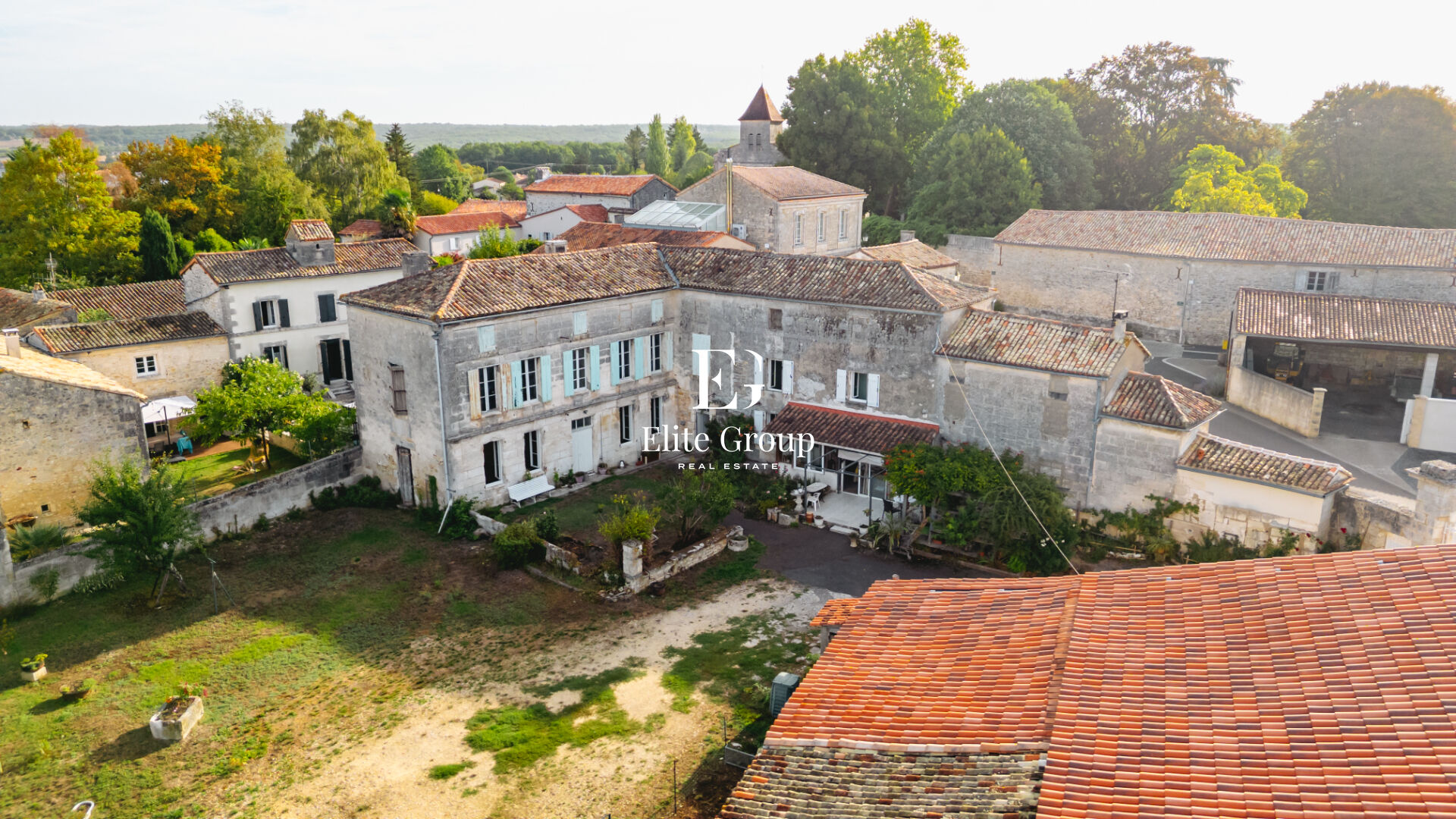 Image de l'annonce GRANDE PROPRIÉTÉ CHARENTAISE À RÉNOVER AUX PORTES D'ANGOULÊME