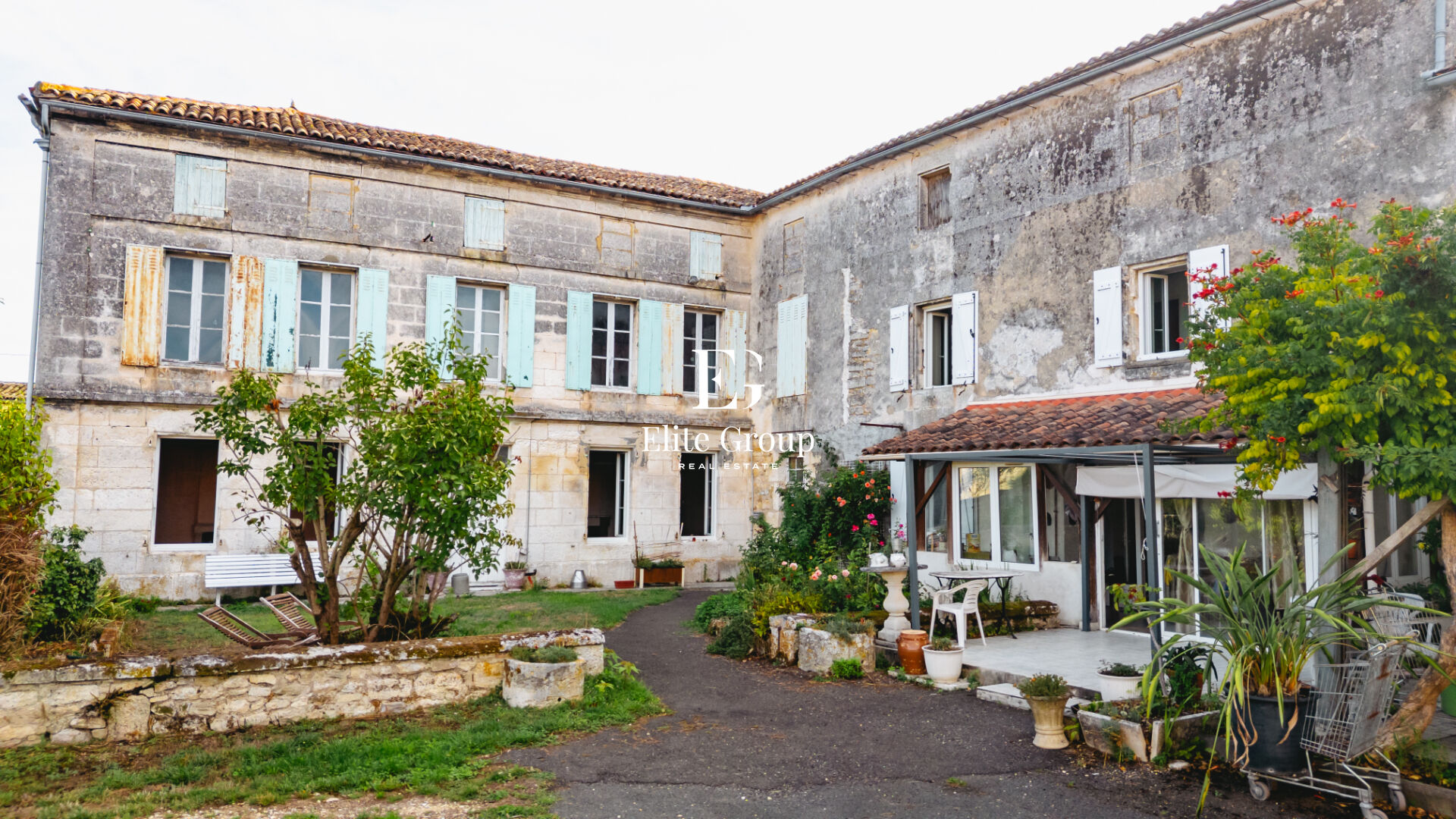 GRANDE PROPRIÉTÉ CHARENTAISE À RÉNOVER AUX PORTES D'ANGOULÊME