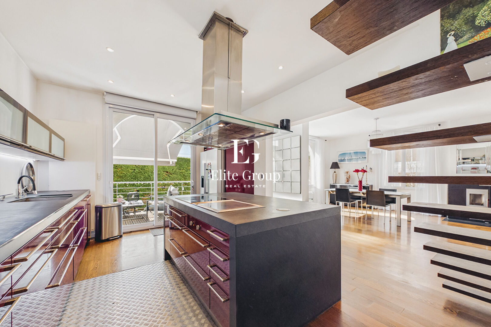 MAGNIFIQUE MAISON DES ANNES 50 A ROYAN - 218 M2 - 6 PIÈCES