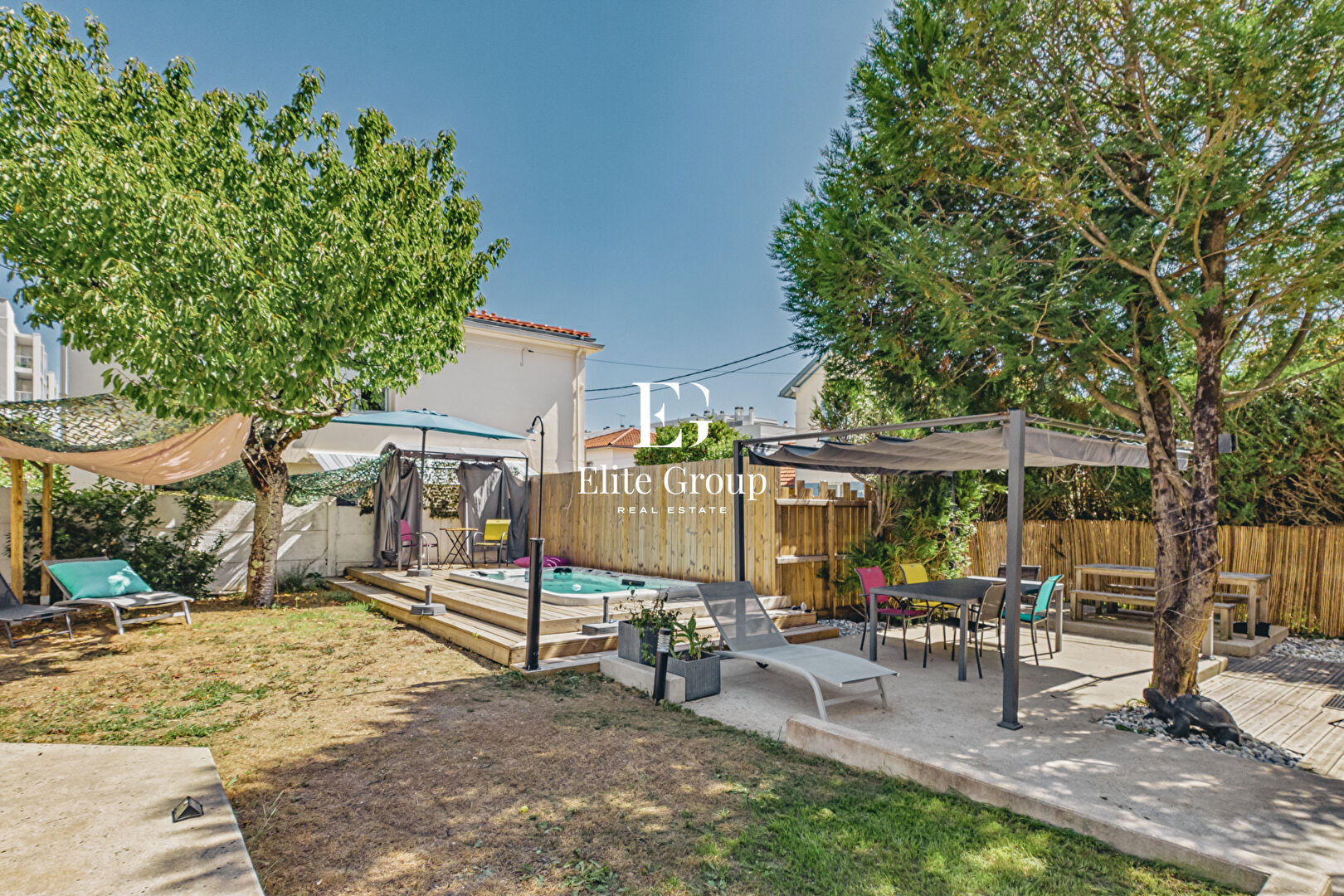MAGNIFIQUE MAISON DES ANNES 50 A ROYAN - 218 M2 - 6 PIÈCES