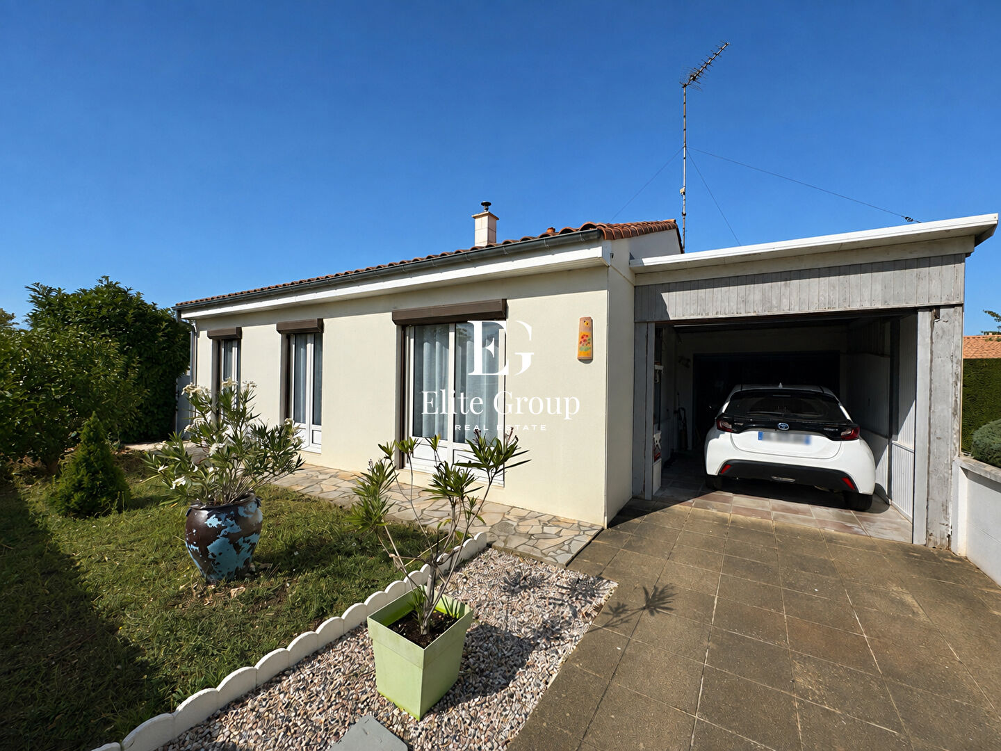 A Vendre Maison - Tonnay Charente - 90 m² - 2 Chambres + 1 Studio - Garage