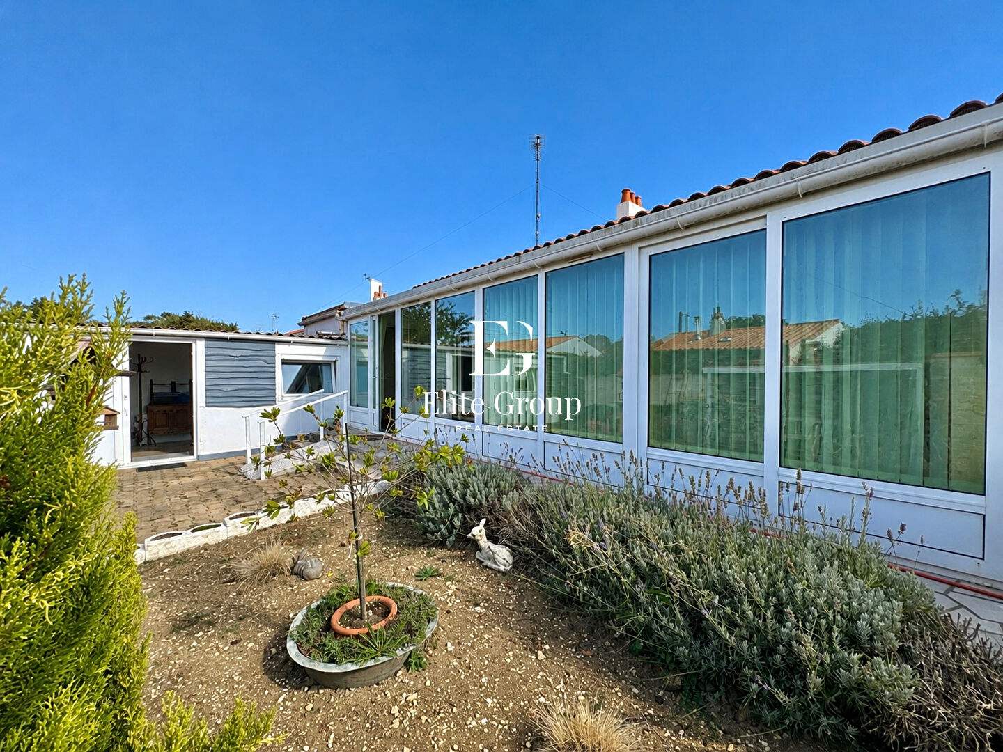 A Vendre Maison - Tonnay Charente - 90 m² - 2 Chambres + 1 Studio - Garage