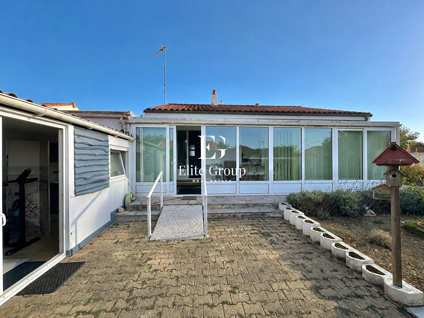 A Vendre Maison - Tonnay Charente - 90 m² - 2 Chambres + 1 Studio - Garage