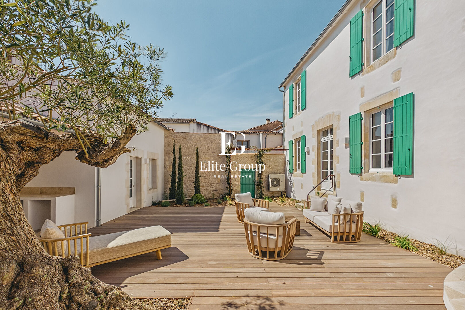 À VENDRE DEMEURE DE PRESTIGE À SAINTE-MARIE-DE-RÉ - 305M2