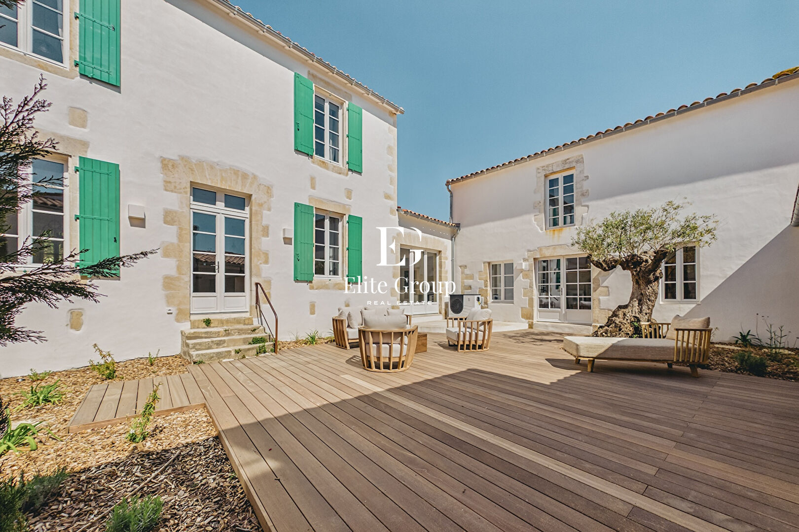 À VENDRE DEMEURE DE PRESTIGE À SAINTE-MARIE-DE-RÉ - 305M2