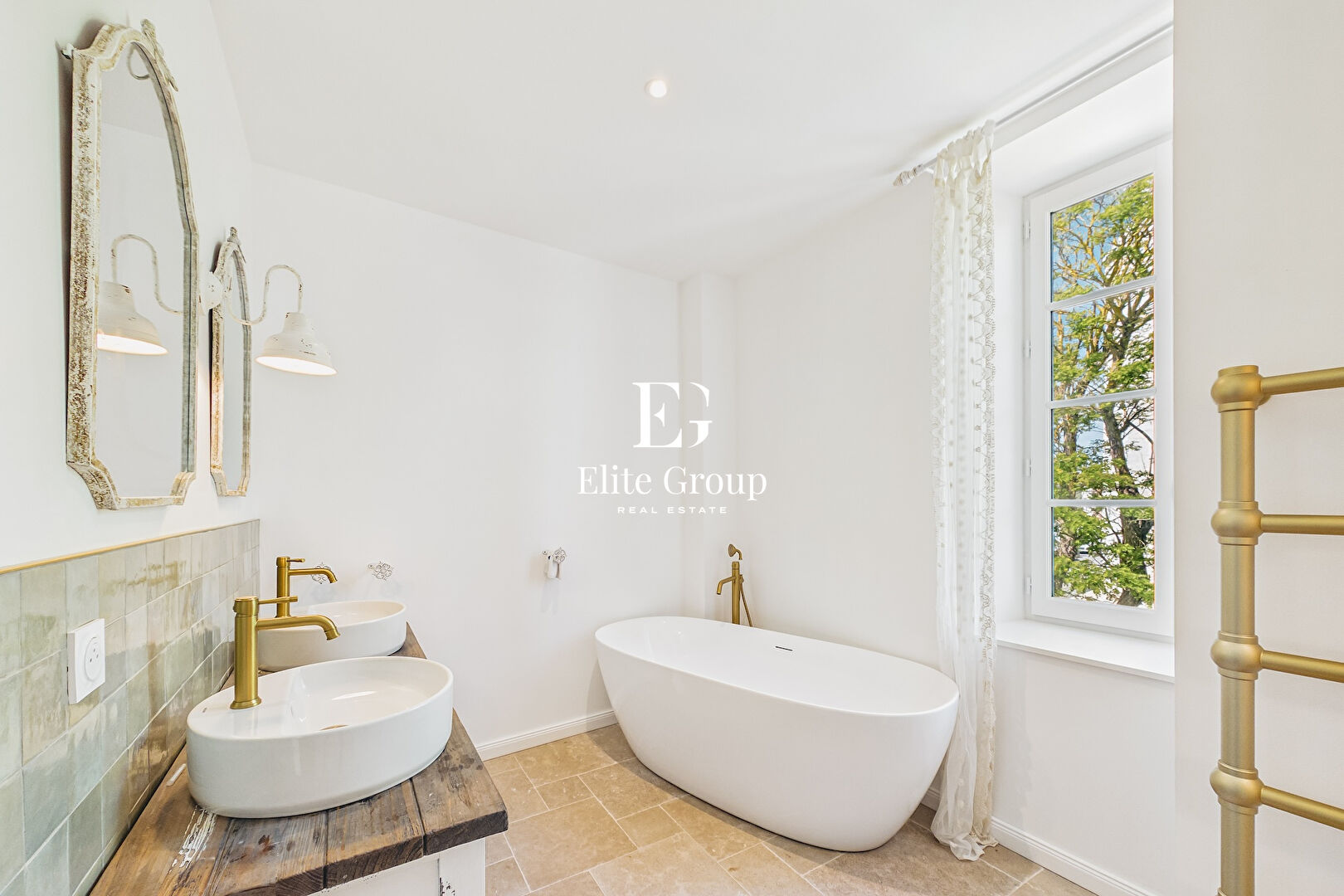À VENDRE DEMEURE DE PRESTIGE À SAINTE-MARIE-DE-RÉ - 305M2
