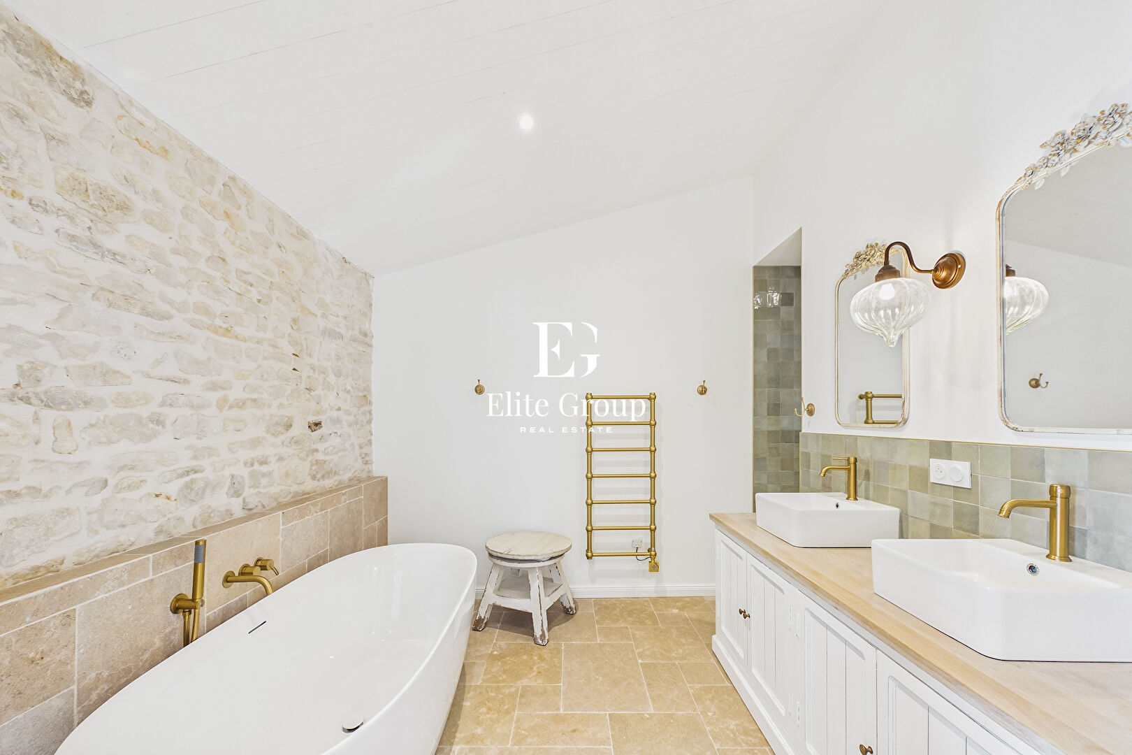 À VENDRE DEMEURE DE PRESTIGE À SAINTE-MARIE-DE-RÉ - 305M2
