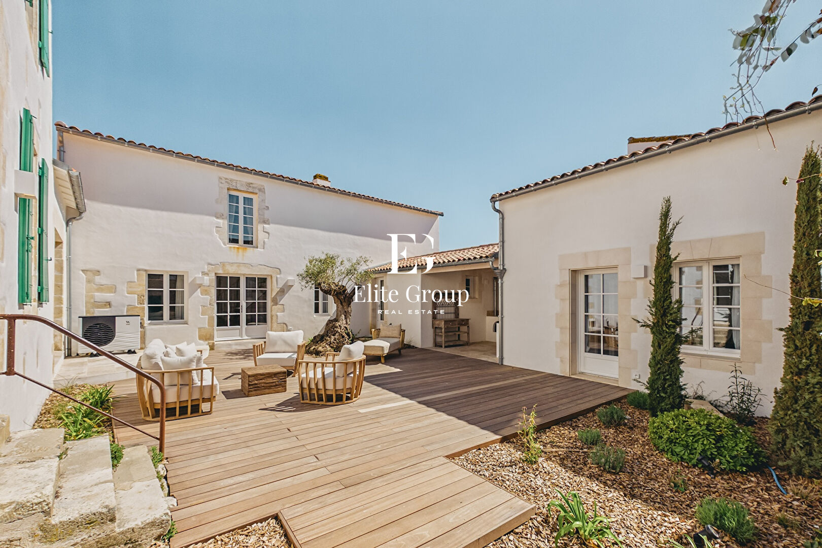 À VENDRE DEMEURE DE PRESTIGE À SAINTE-MARIE-DE-RÉ - 305M2