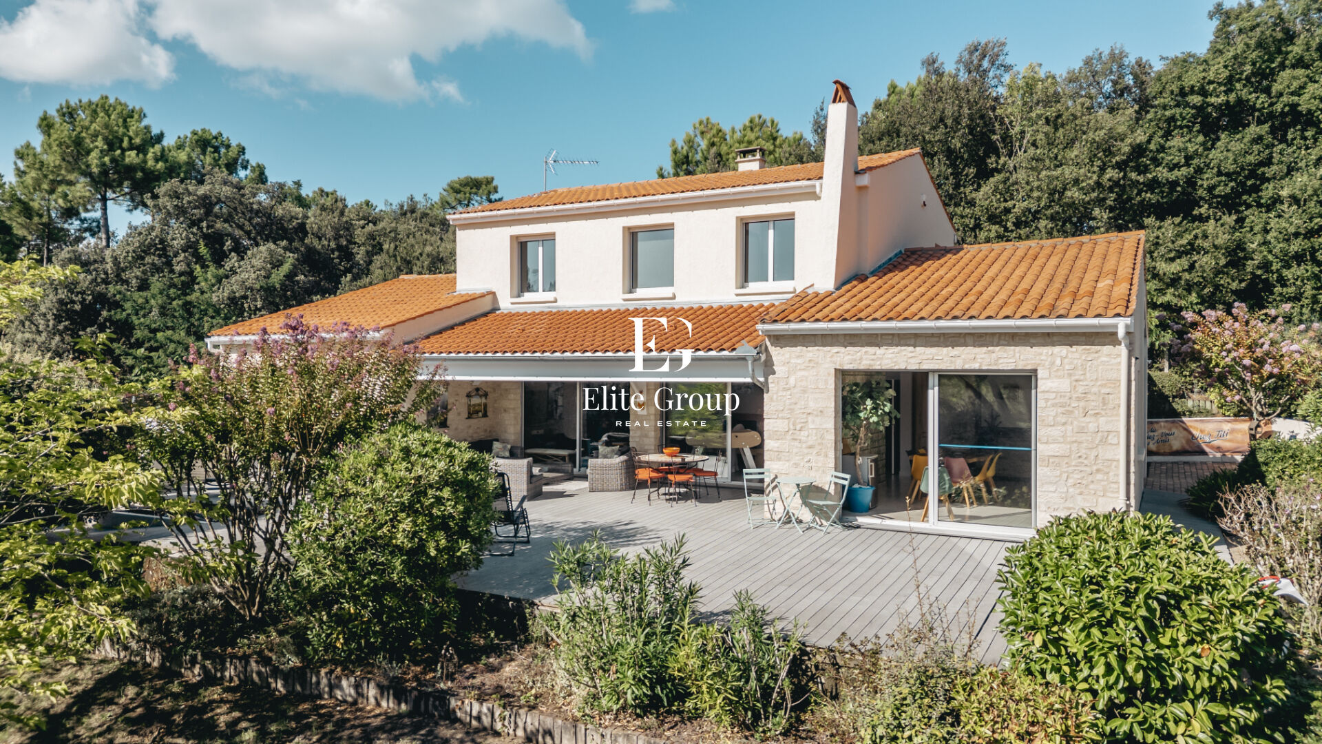 MAGNIFIQUE VILLA AU BORD DE MER