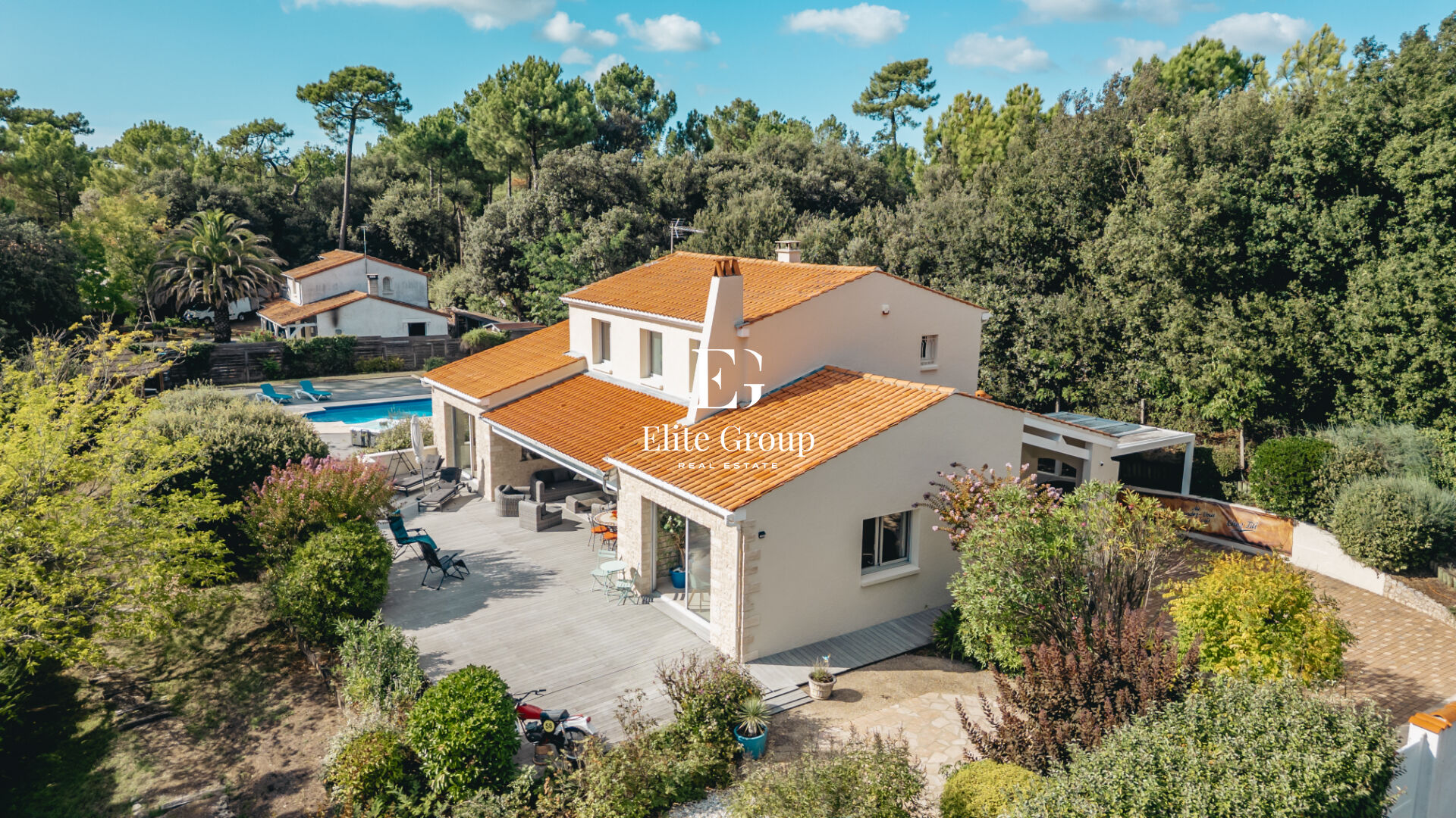MAGNIFIQUE VILLA AU BORD DE MER