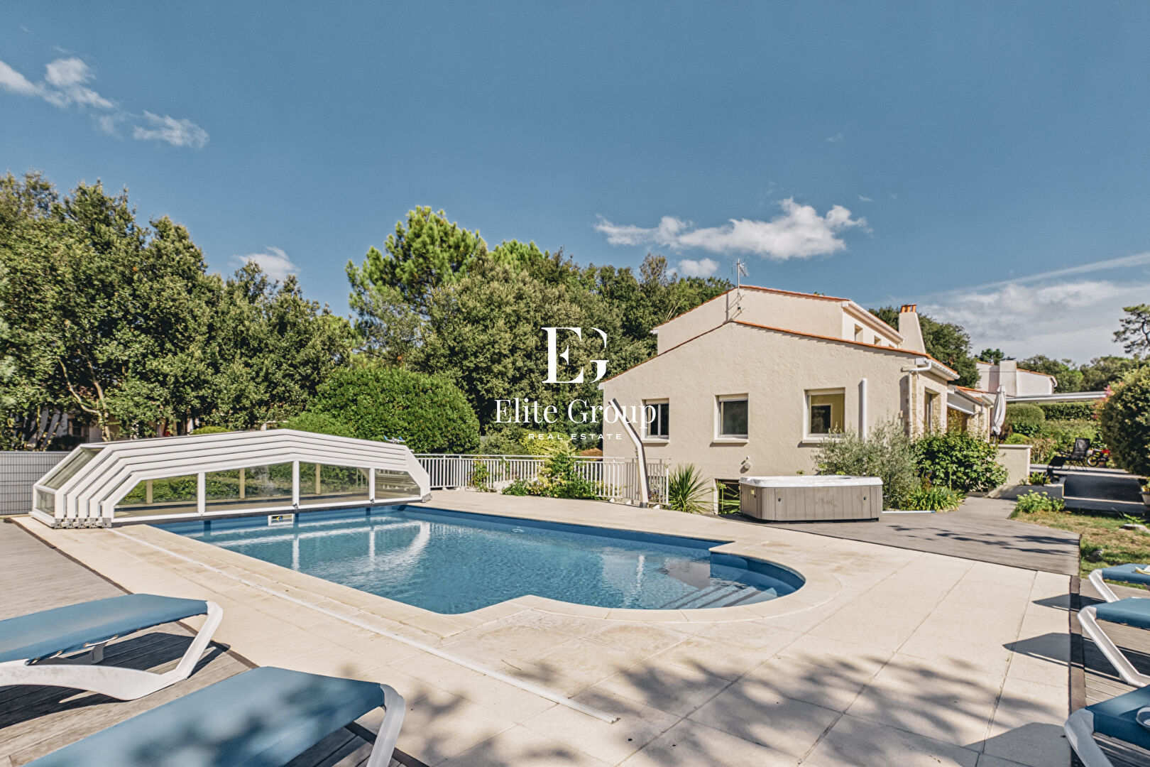 MAGNIFIQUE VILLA AU BORD DE MER