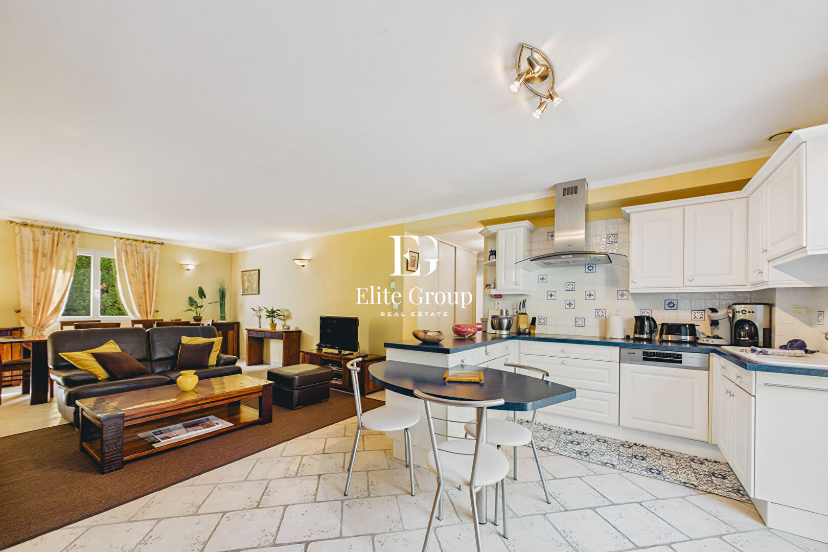 MAISON DE PLAIN-PIED SUR PARC ARBORÉ DE PRÈS DE 5000 M² PROCHE D'ANGOULEME