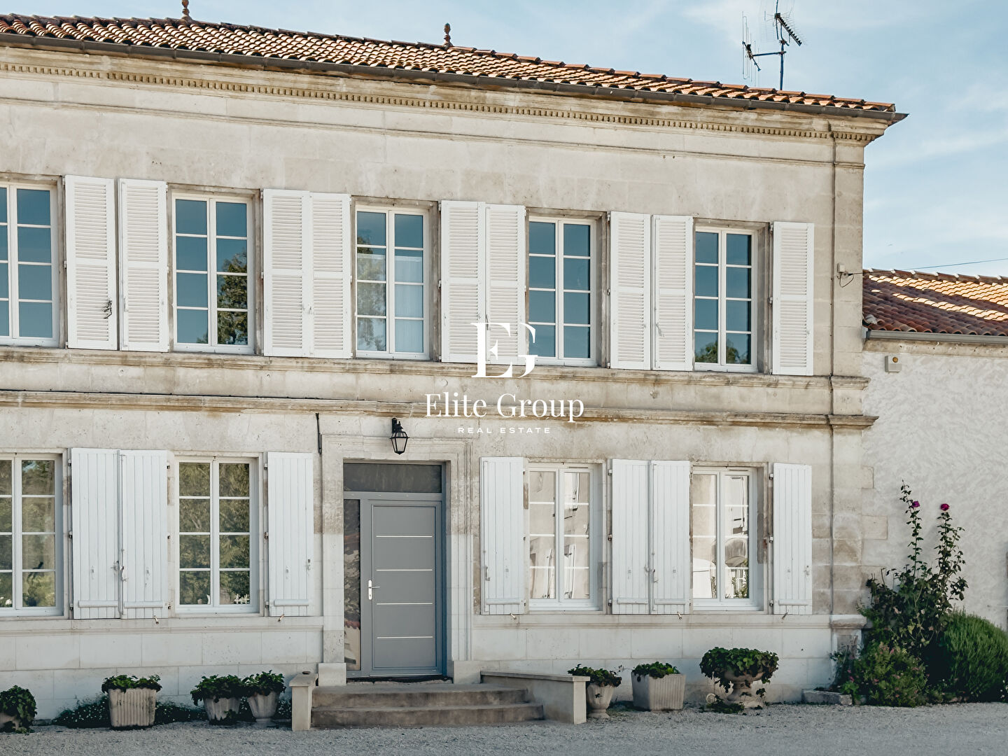 PROPRIETE DE CARACTERE AUX PORTES D'ANGOULEME