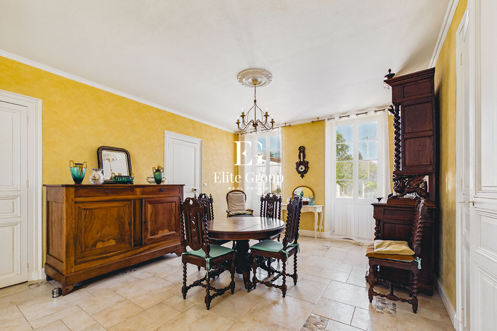 PROPRIETE DE CARACTERE AUX PORTES D'ANGOULEME
