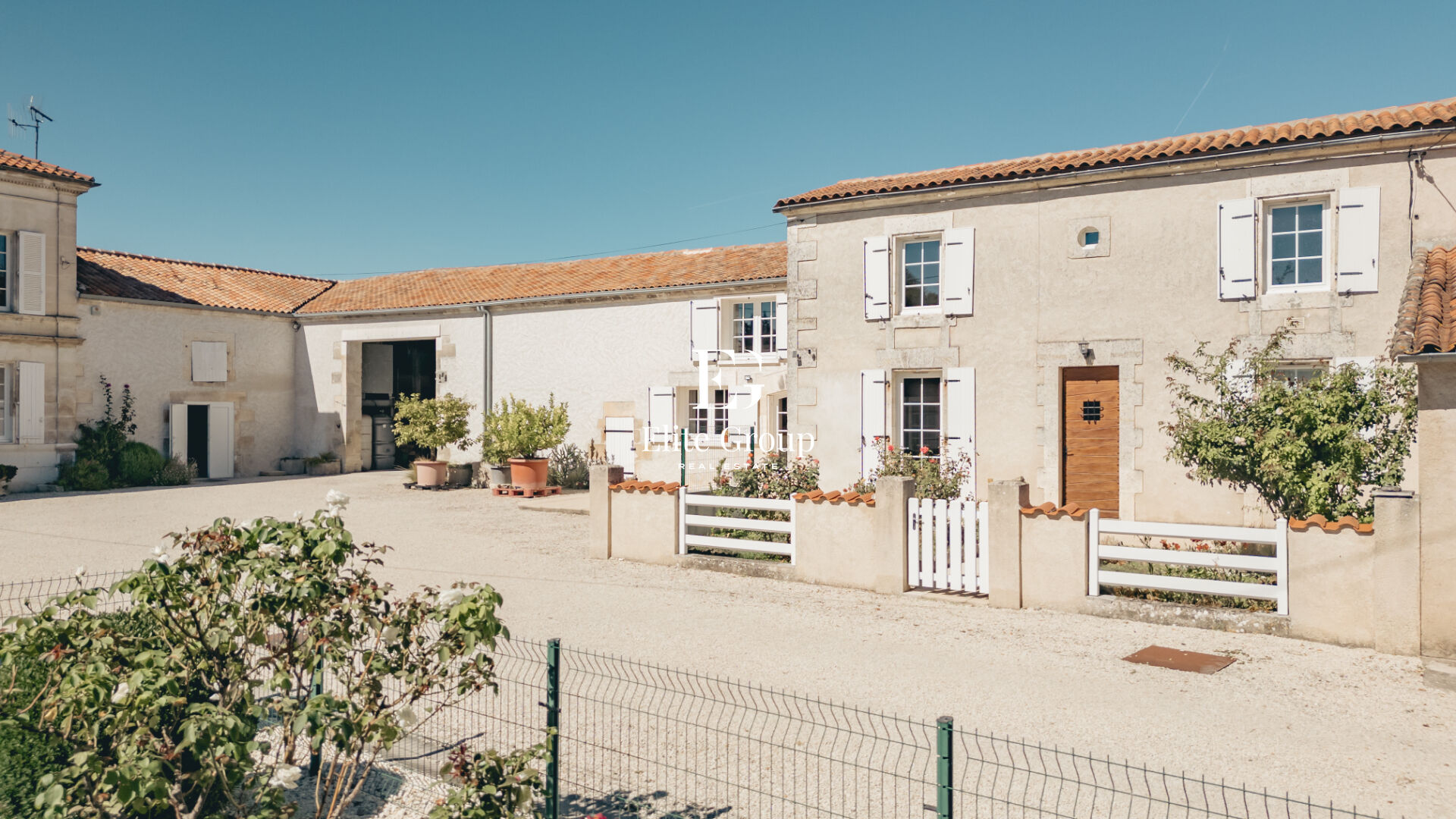 PROPRIETE DE CARACTERE AUX PORTES D'ANGOULEME