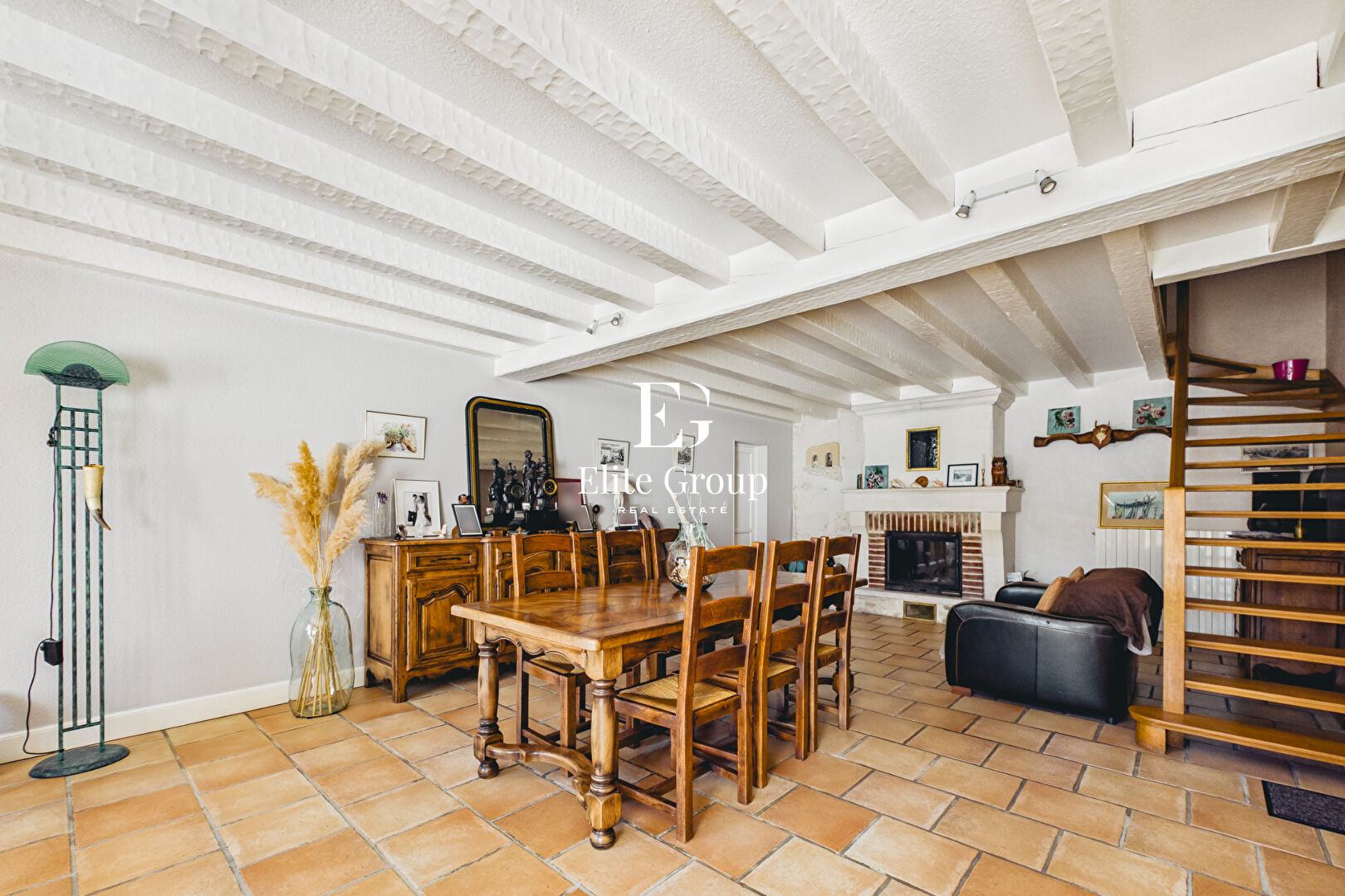 PROPRIETE DE CARACTERE AUX PORTES D'ANGOULEME