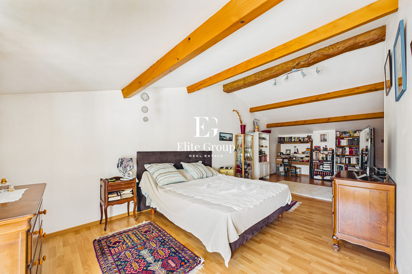 PROPRIETE DE CARACTERE AUX PORTES D'ANGOULEME
