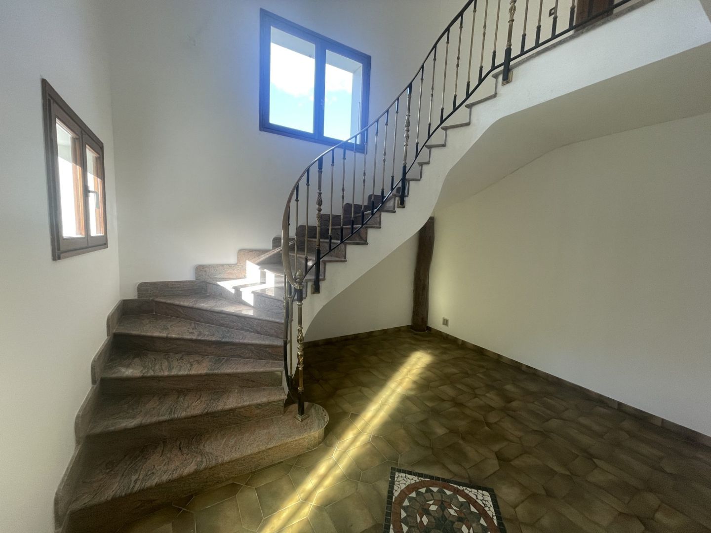 Appartement de 143.31 m² à Saint-jeoire-prieuré (73190) - référence NC