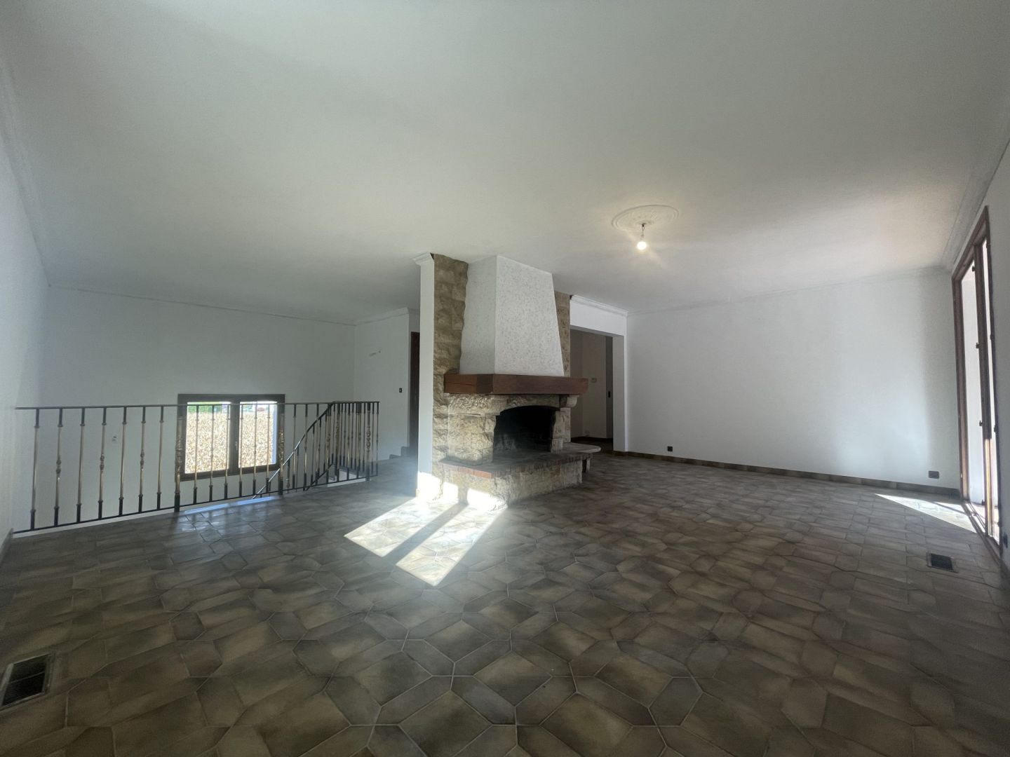 Appartement de 143.31 m² à Saint-jeoire-prieuré (73190) - référence NC