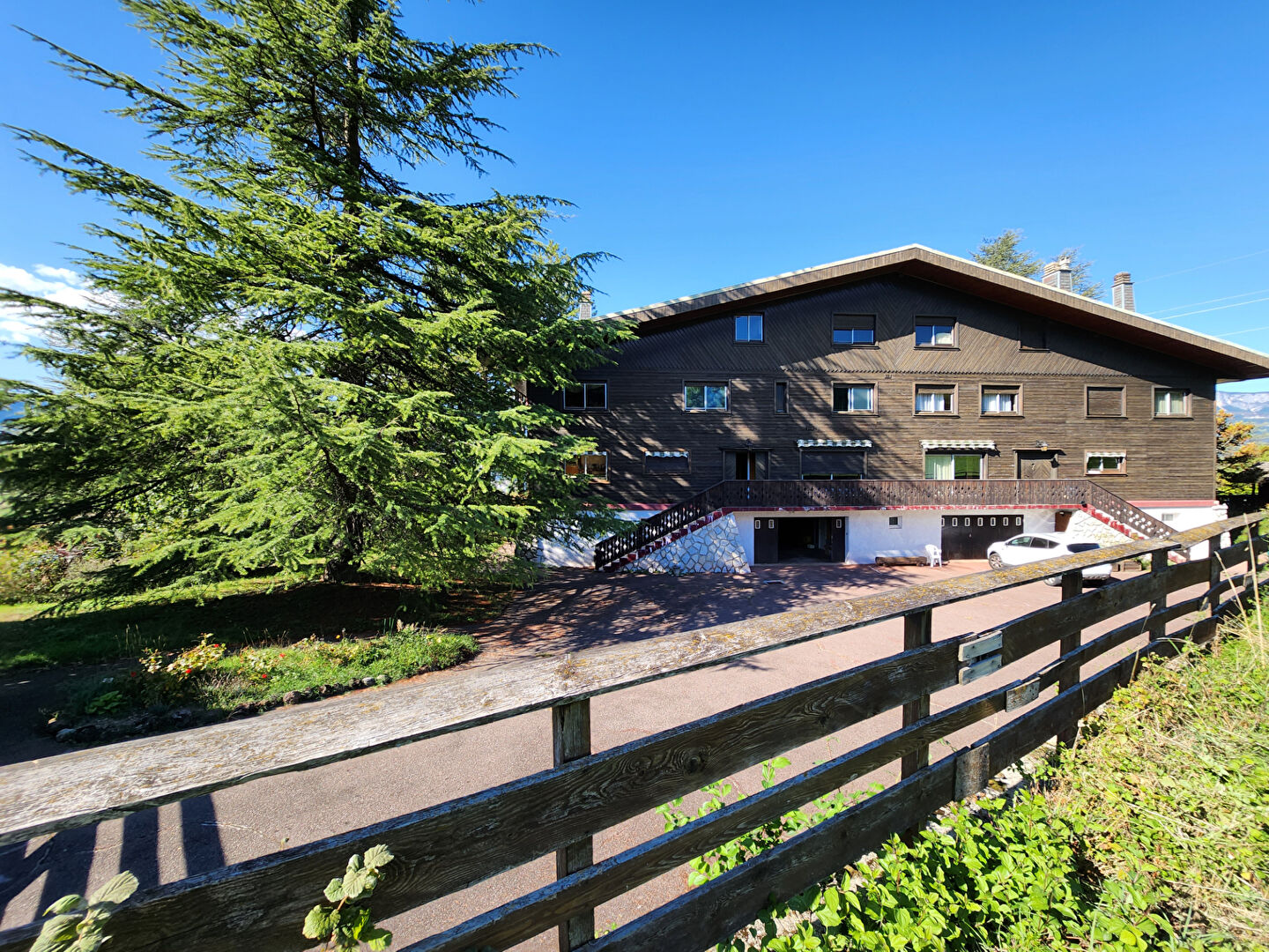 Chalet mitoyen 13 pièces 360 m2 - Montagnole vue Lac