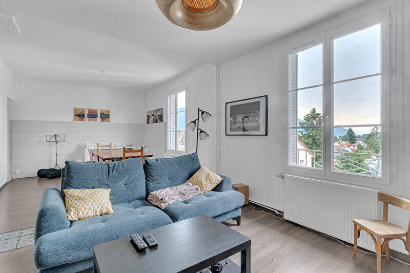 Appartement Duplex Rénové à Chambéry - Colline de Montjay