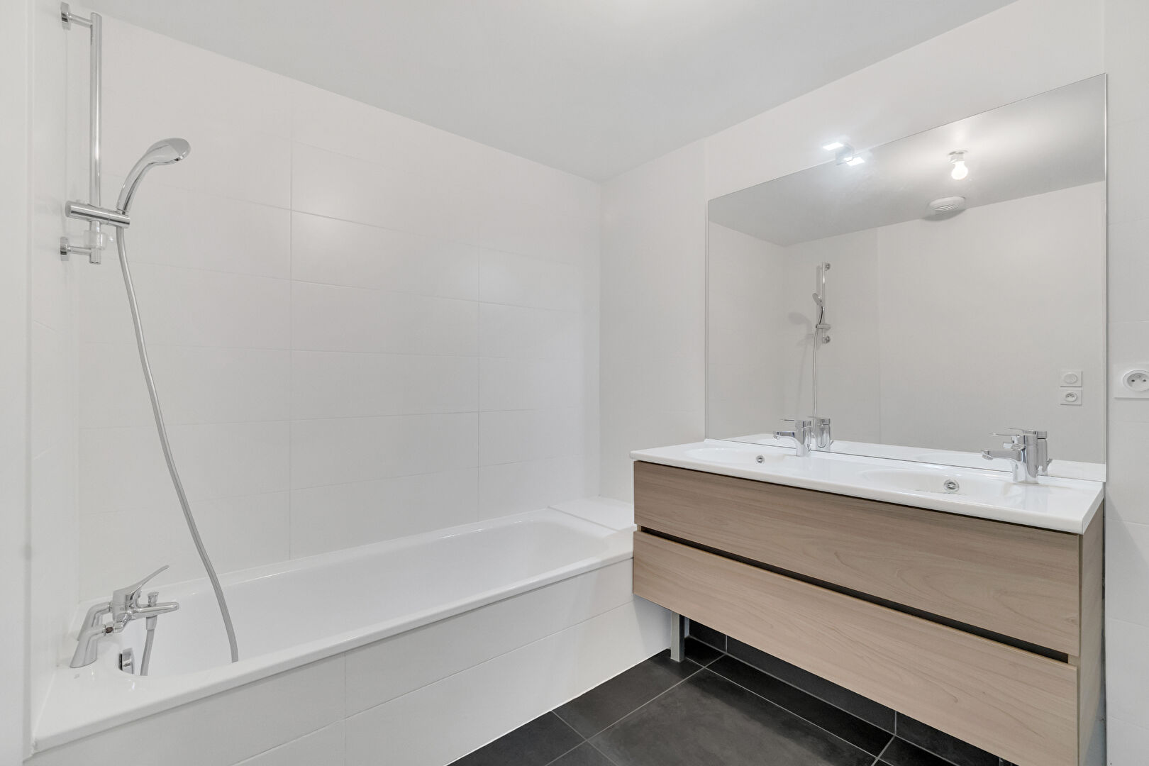 Appartement 4 pièces de 86.02 m² à Chambery (73000) - référence 885