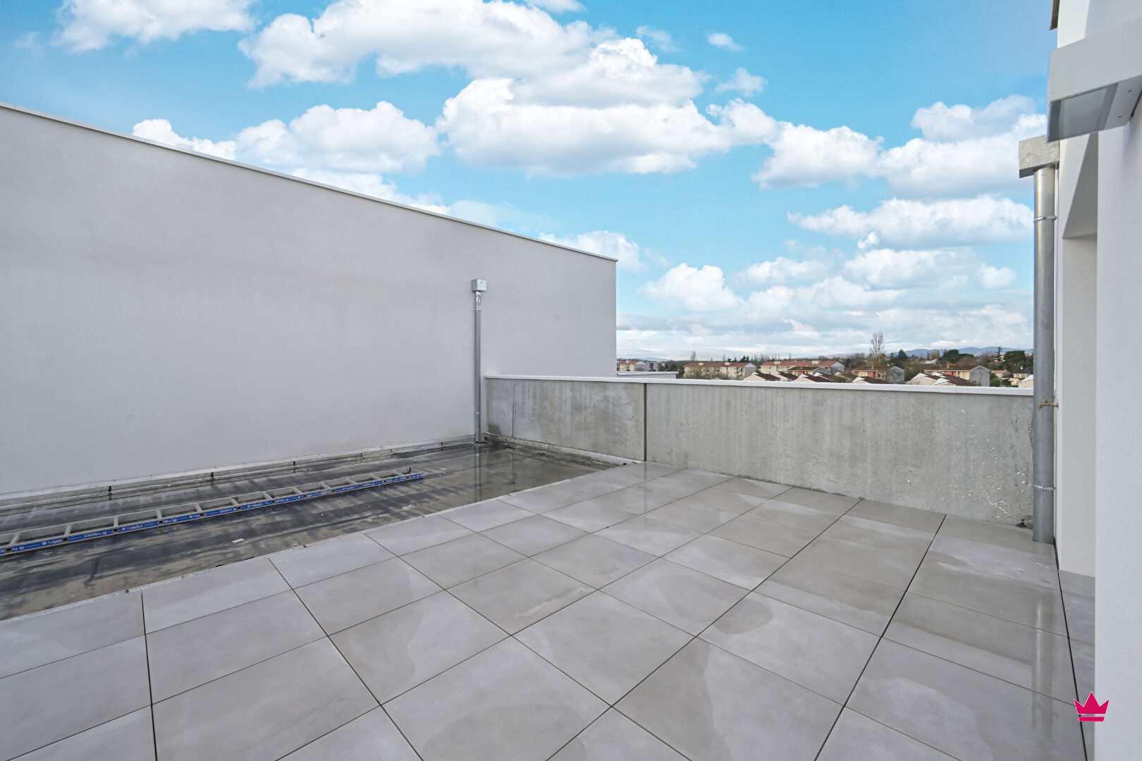 Rare ! T4 en toit-terrasse au centre de Corbas